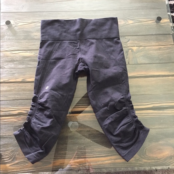 lululemon athletica Pants - Lululemon Capri 🍋